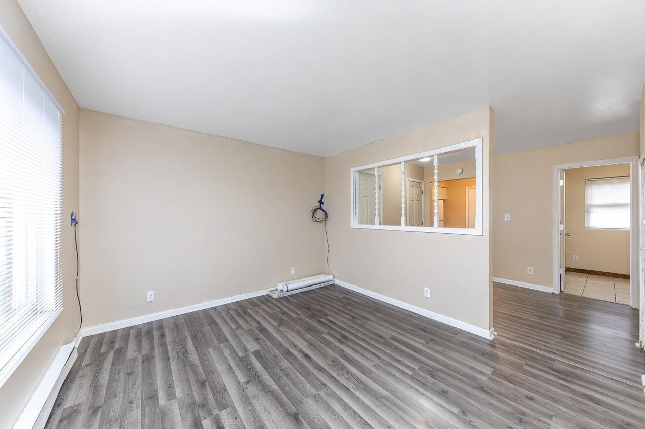 206 S 1st St #A - Photo 2 of 11
