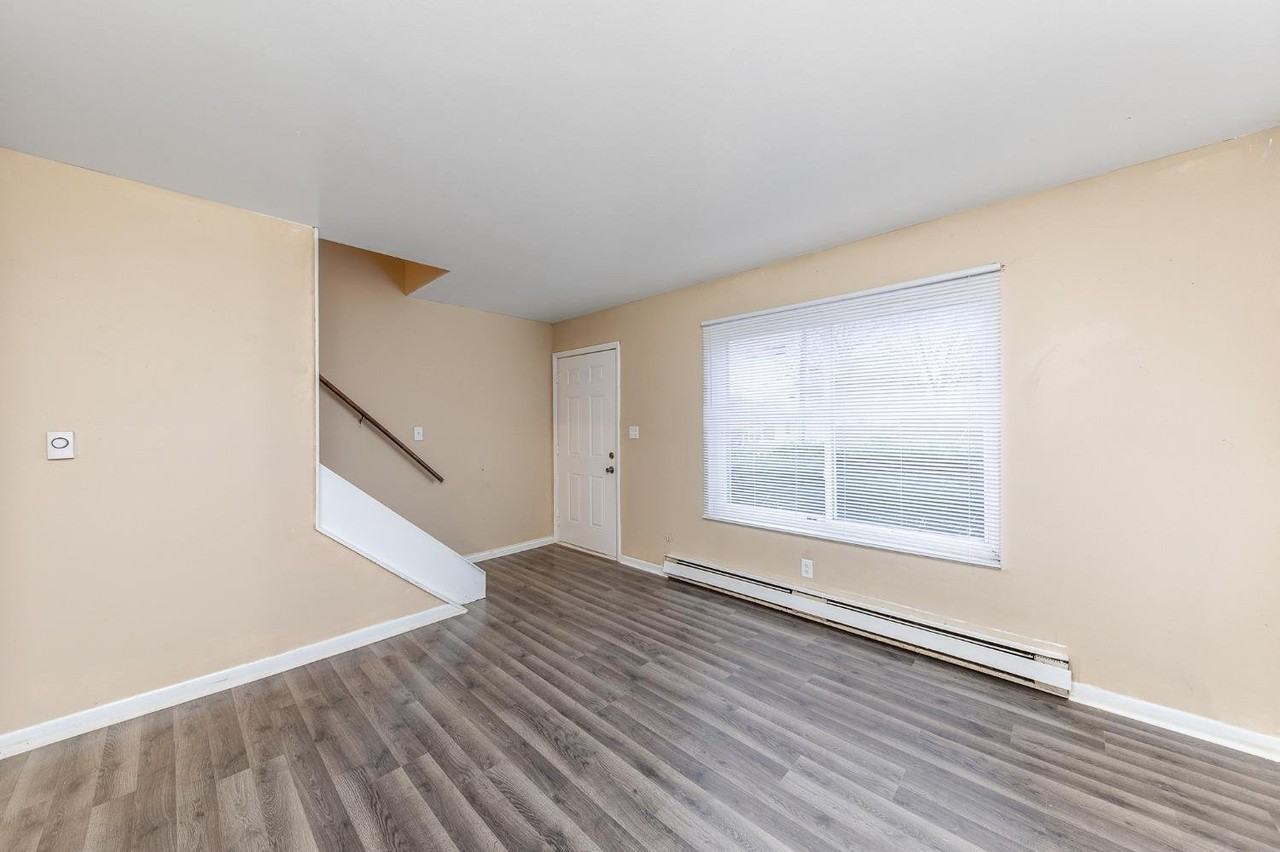 206 S 1st St #A - Photo 4 of 11
