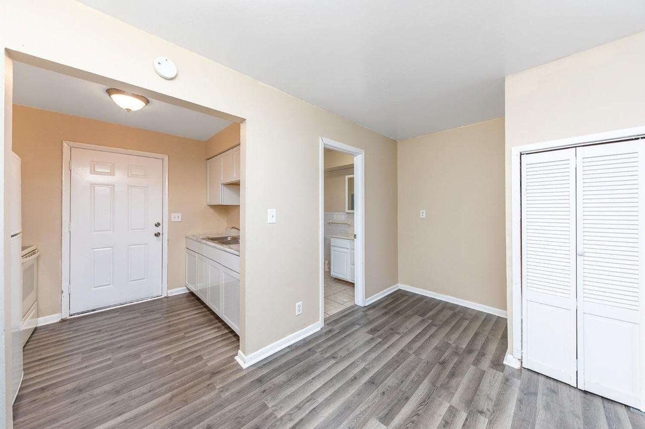 206 S 1st St #A - Photo 5 of 11
