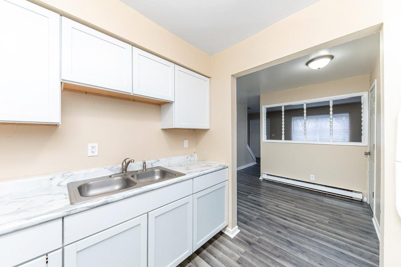 206 S 1st St #A - Photo 6 of 11
