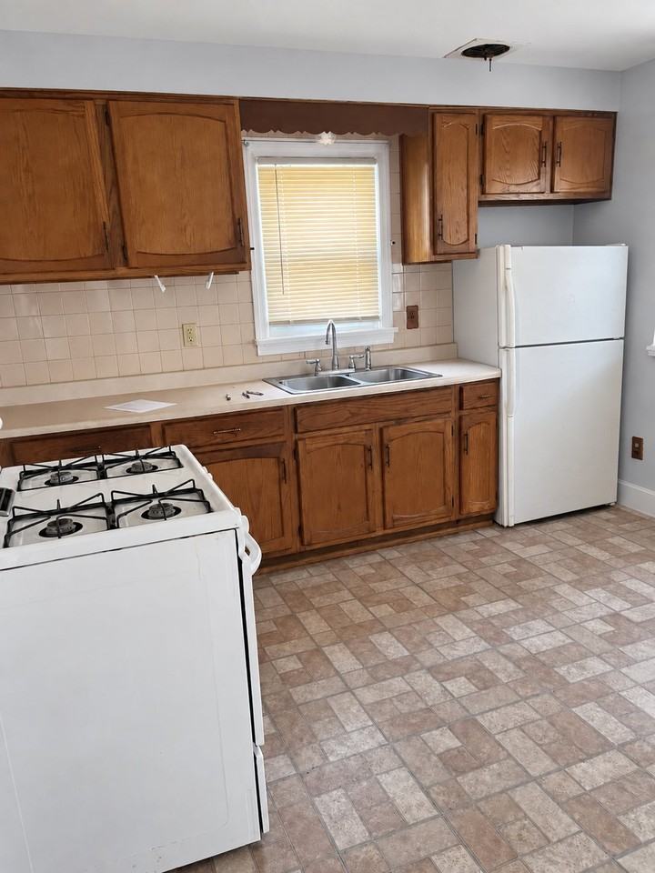 949 E Philadelphia Ave - Photo 3 of 24