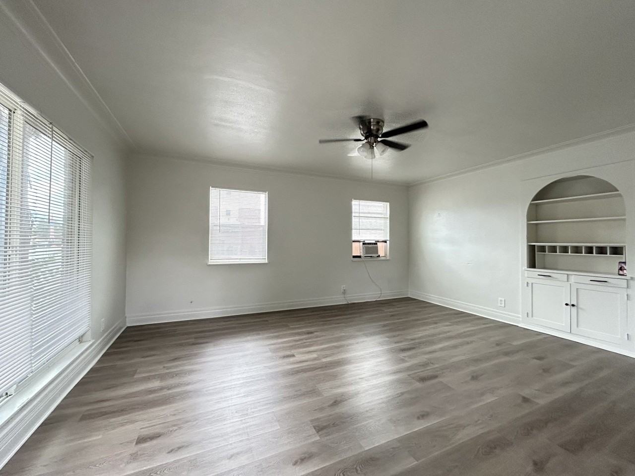 516 S Main St - Photo 2 of 10