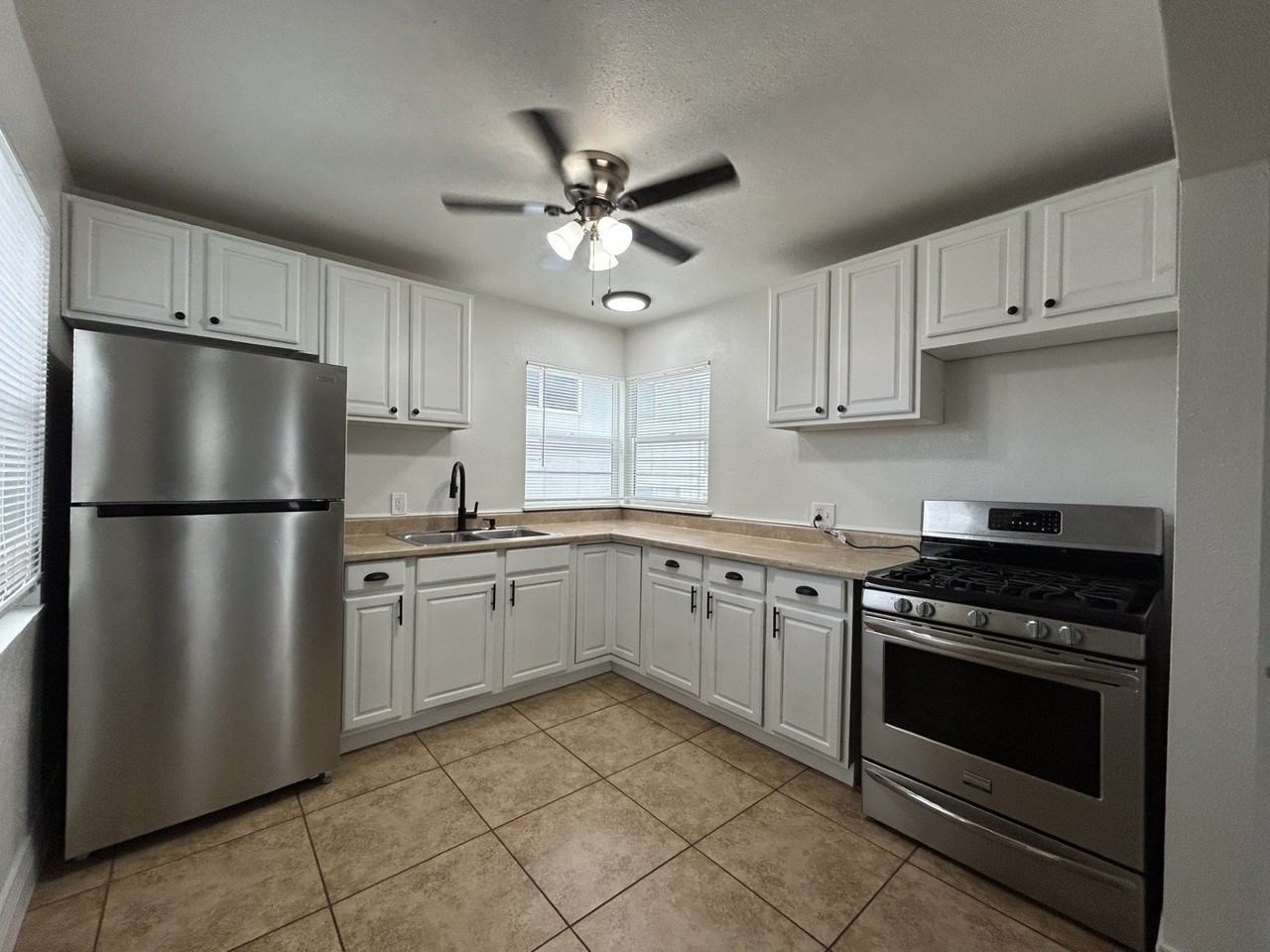 516 S Main St - Photo 3 of 10