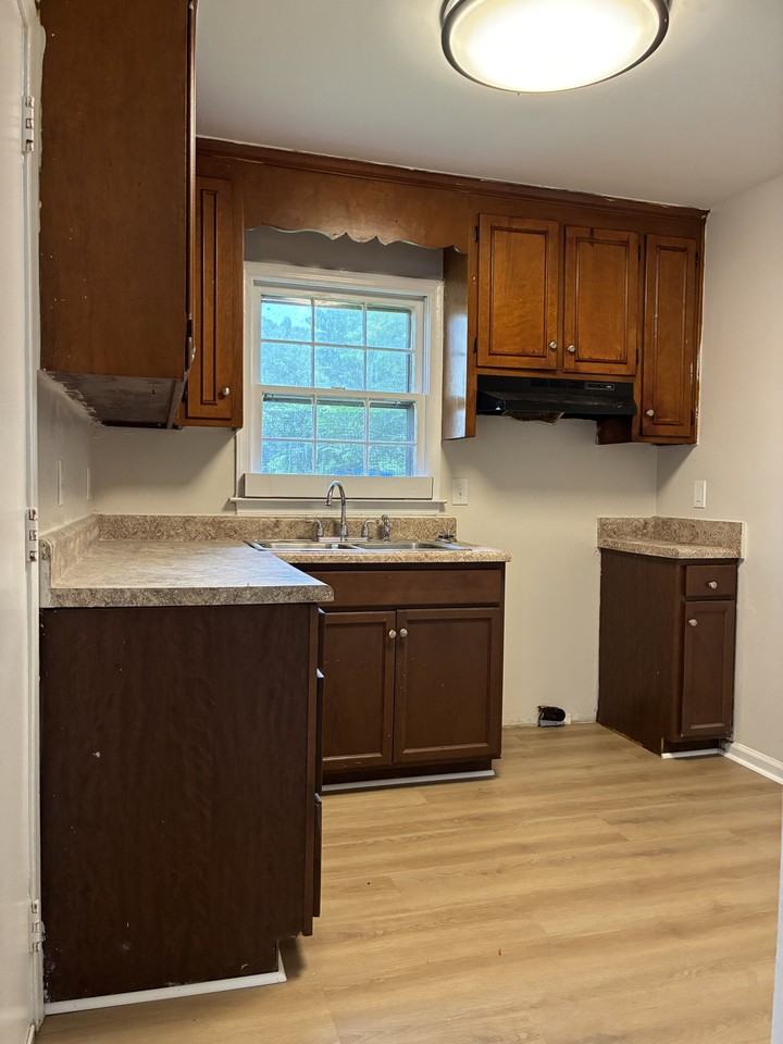 1224 24th St - Photo 2 of 9