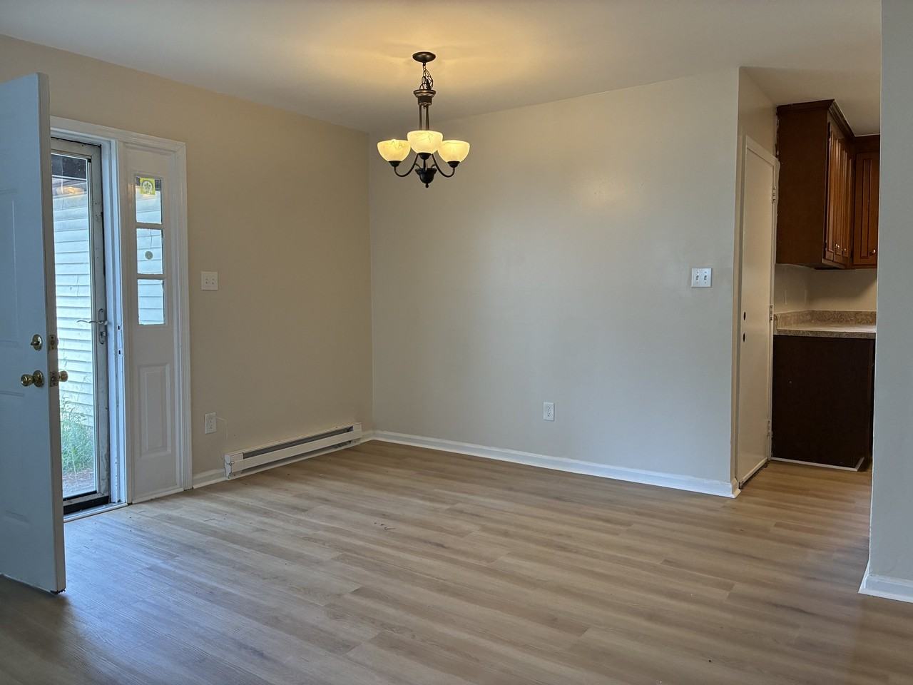 1224 24th St - Photo 3 of 9