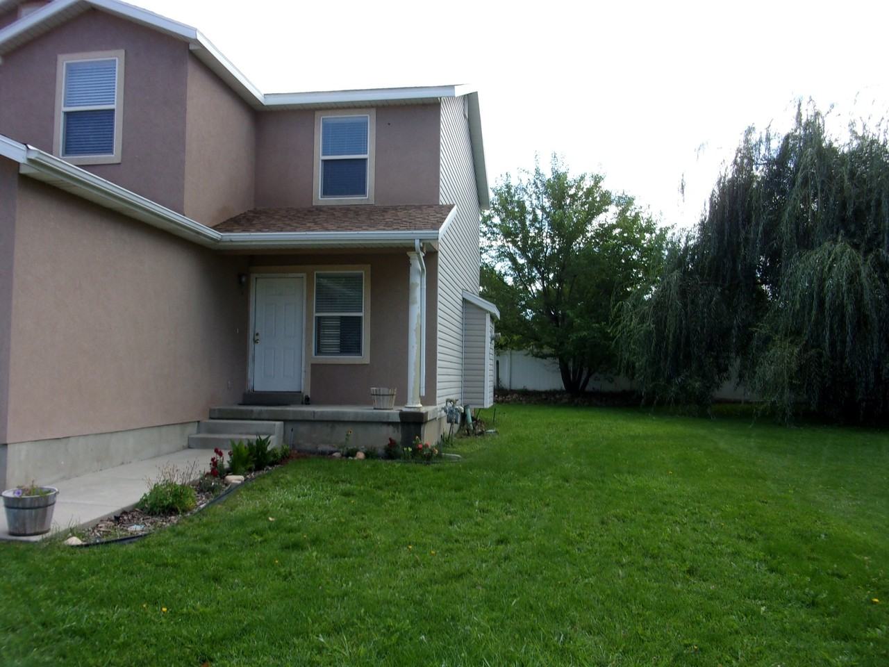 1919 Twilight Ln - Photo 2 of 20