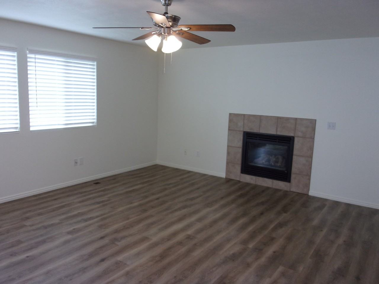 1919 Twilight Ln - Photo 4 of 20