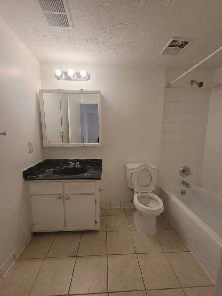 6427 Woodstone Way - Photo 7 of 13