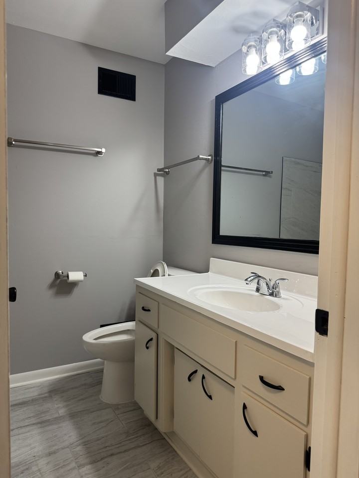 4810-14 North 105th Street - Photo 5 of 6