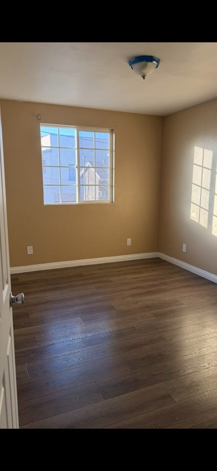3737 Whiteside Street - Photo 3 of 5