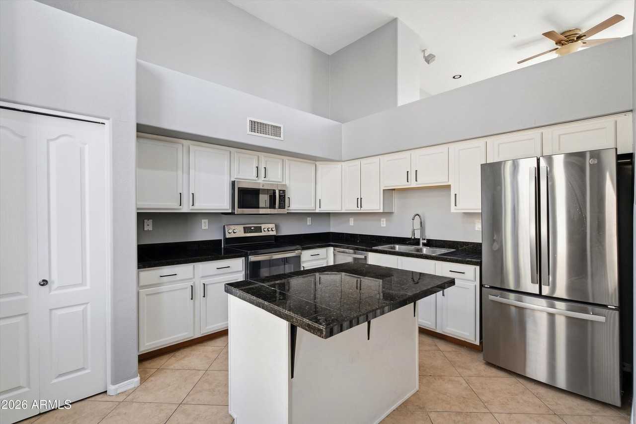 724 S Beck Ave - Photo 5 of 32