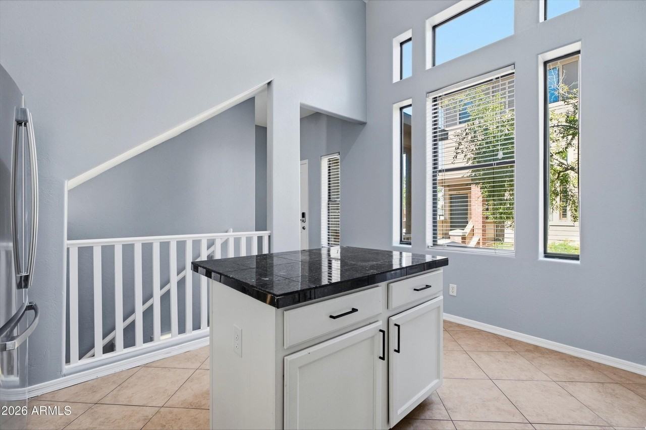 724 S Beck Ave - Photo 7 of 32