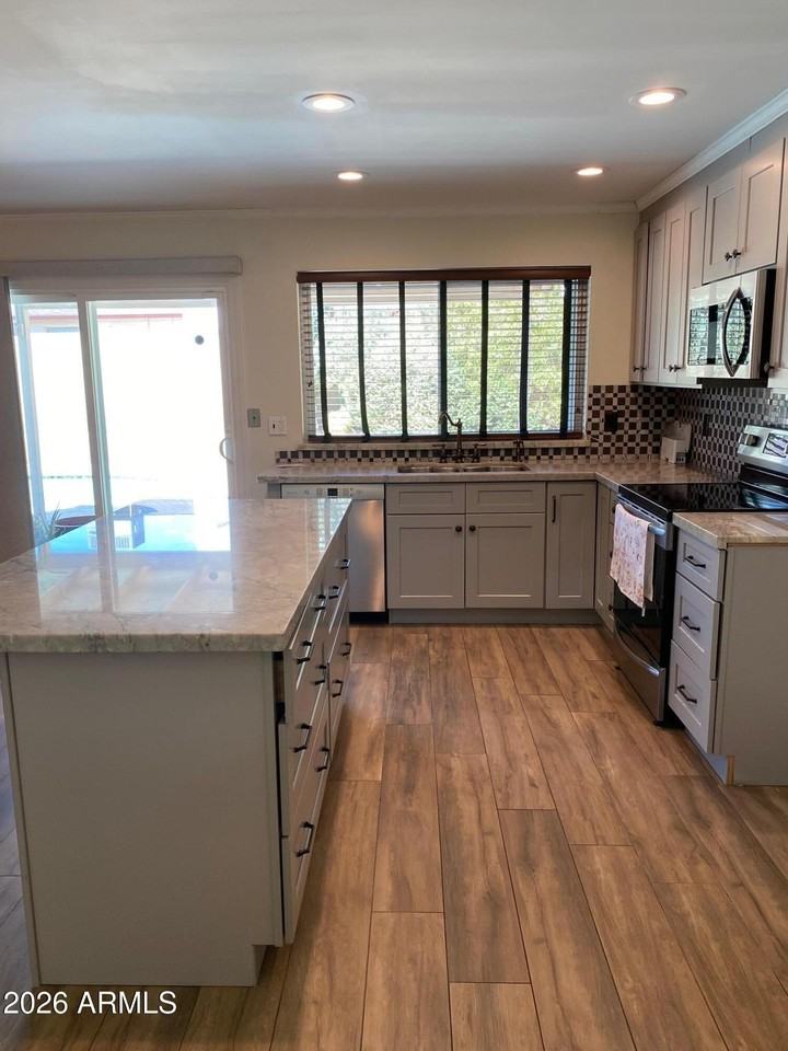 514 E Morrow Dr - Photo 4 of 19