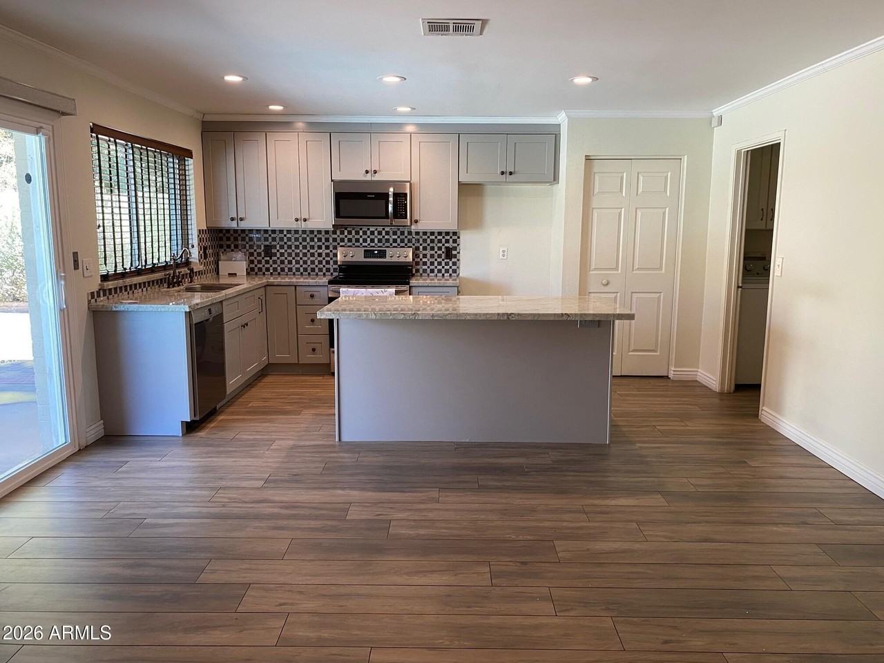 514 E Morrow Dr - Photo 5 of 19