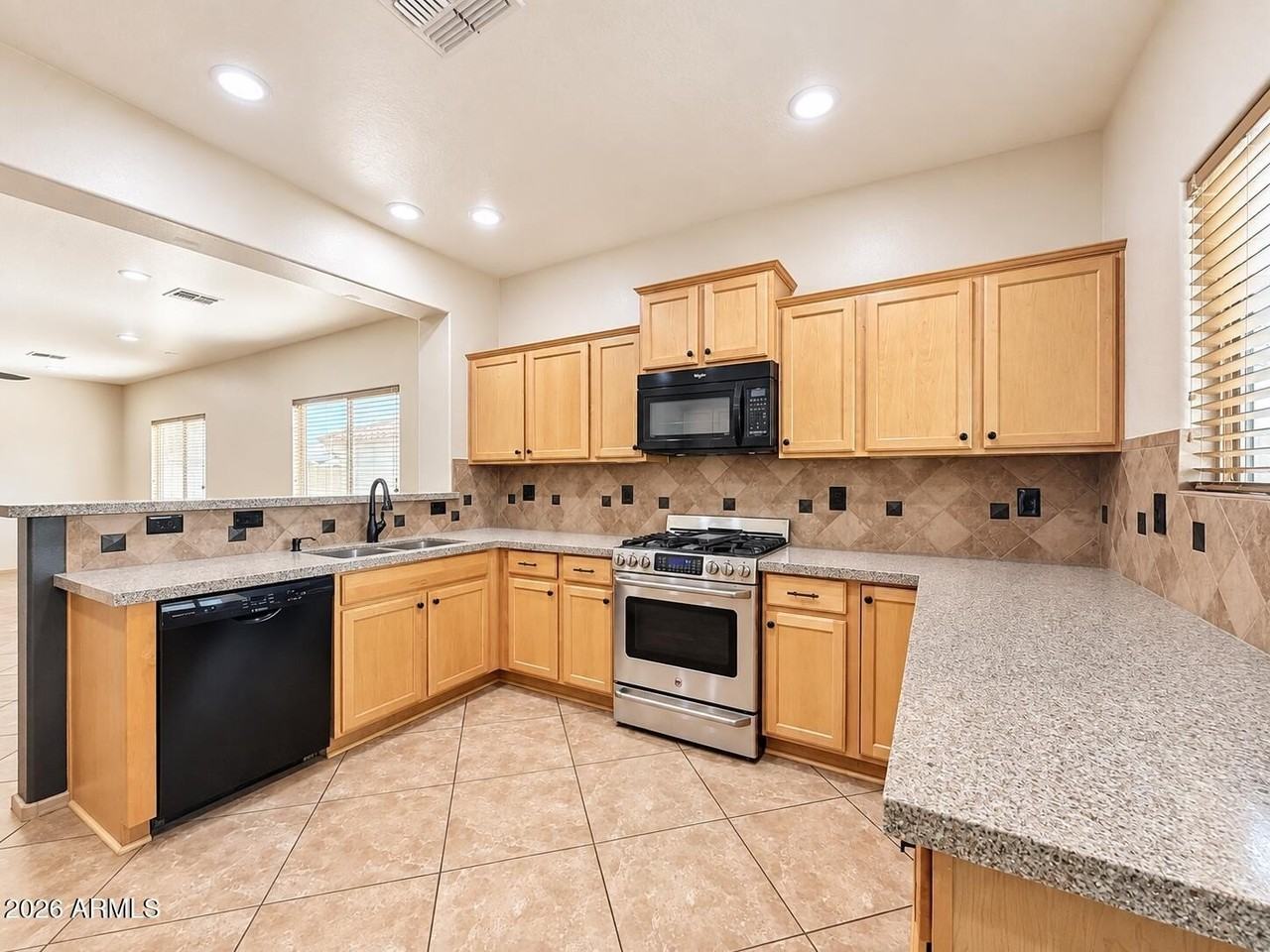 17961 W Lawrence Ln - Photo 7 of 24