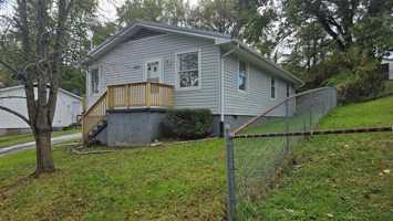 featured image of 1002 Elizabeth St