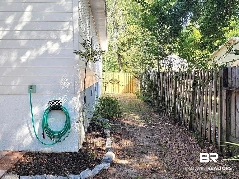 5255 Pine Rd - Photo 4 of 35