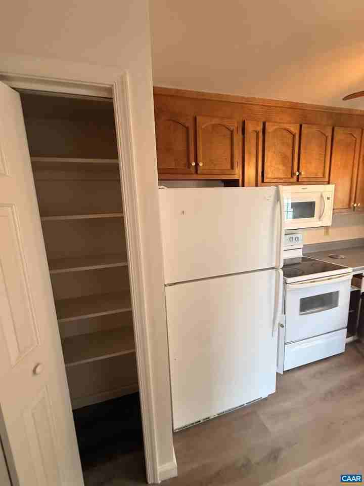 2319 Finch Ct - Photo 5 of 20