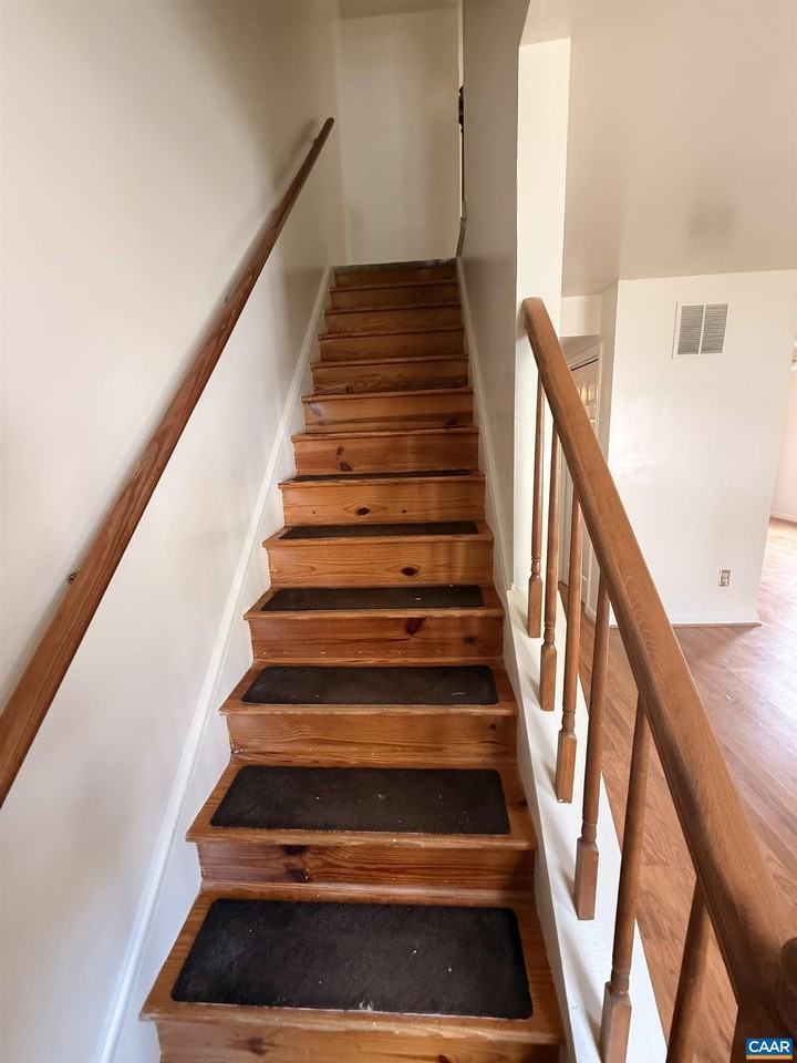 2319 Finch Ct - Photo 7 of 20