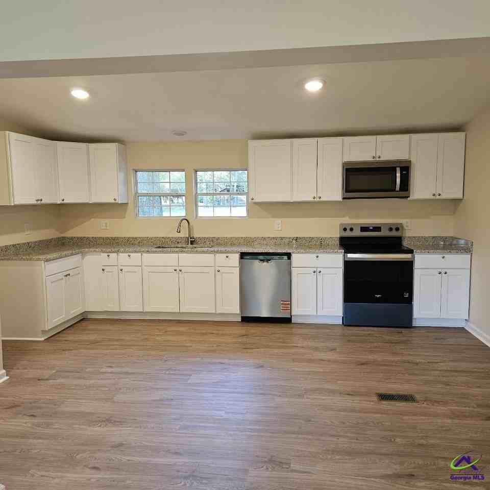 1196 Hendrick Rd - Photo 3 of 34