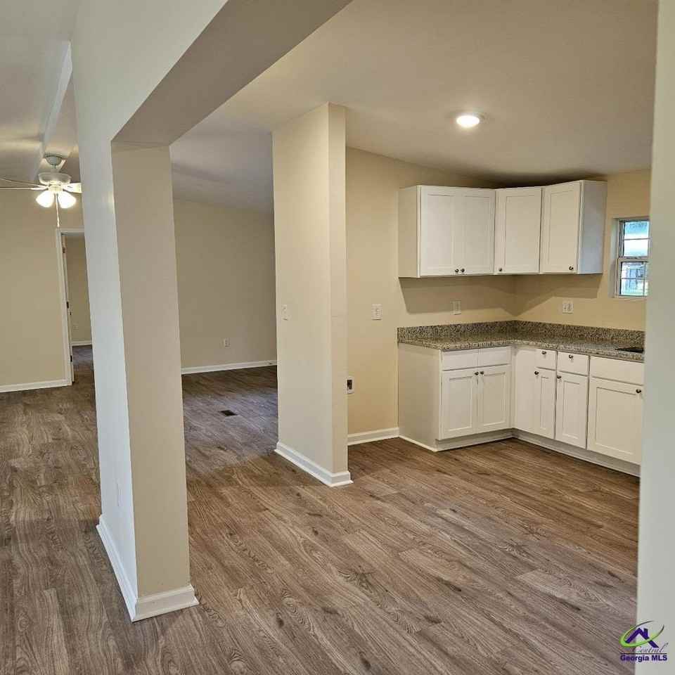 1196 Hendrick Rd - Photo 4 of 34