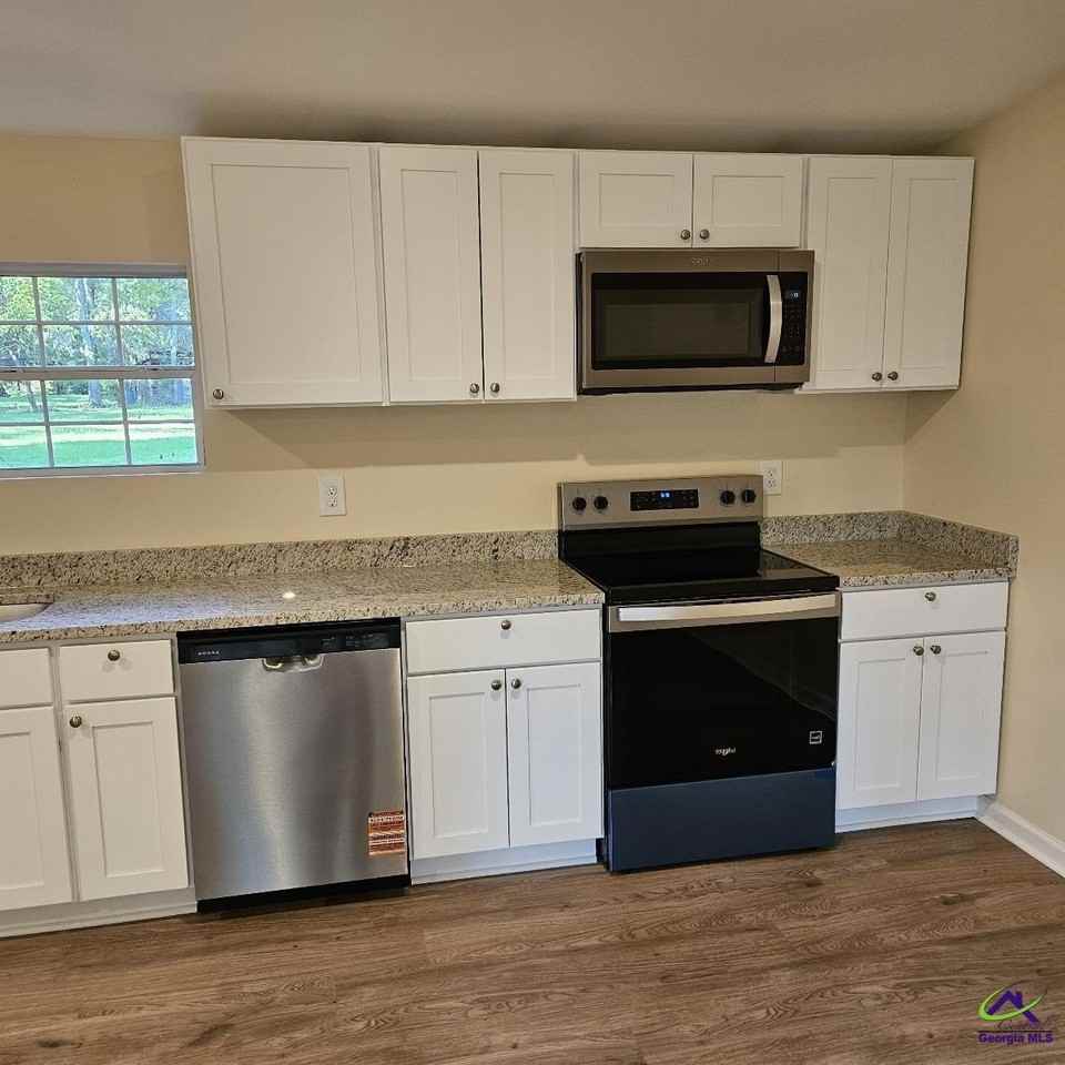 1196 Hendrick Rd - Photo 6 of 34