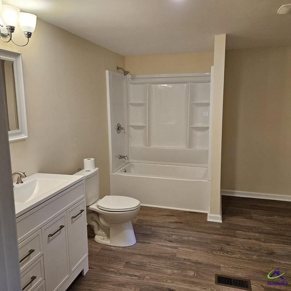 1196 Hendrick Rd - Photo 7 of 34