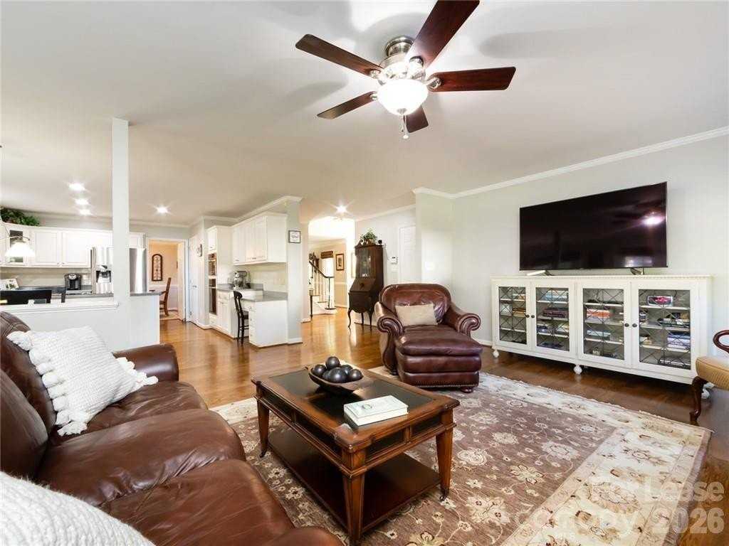 11005 Stonepath Ln - Photo 5 of 17