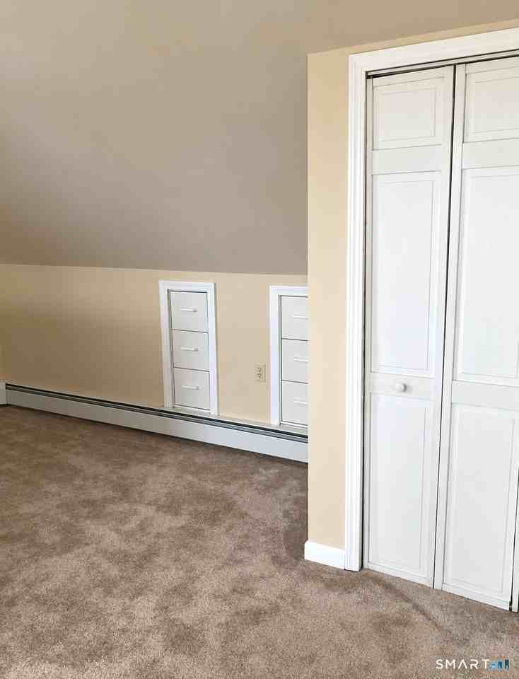 92 Sunny Meadow Rd - Photo 4 of 8
