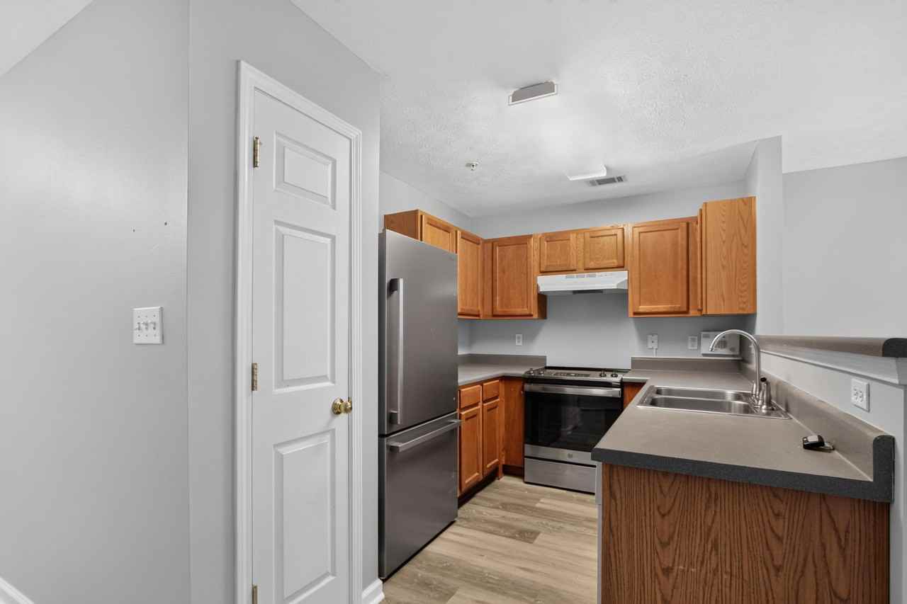 197 Swaying Pine Ct - Photo 5 of 25