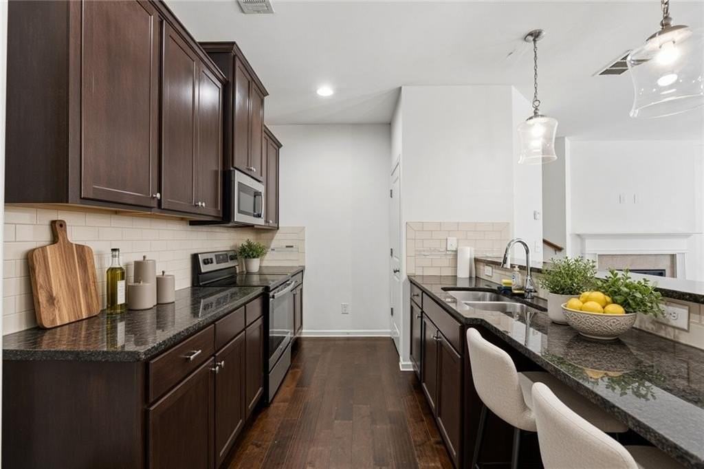 4987 Longview Walk - Photo 3 of 40