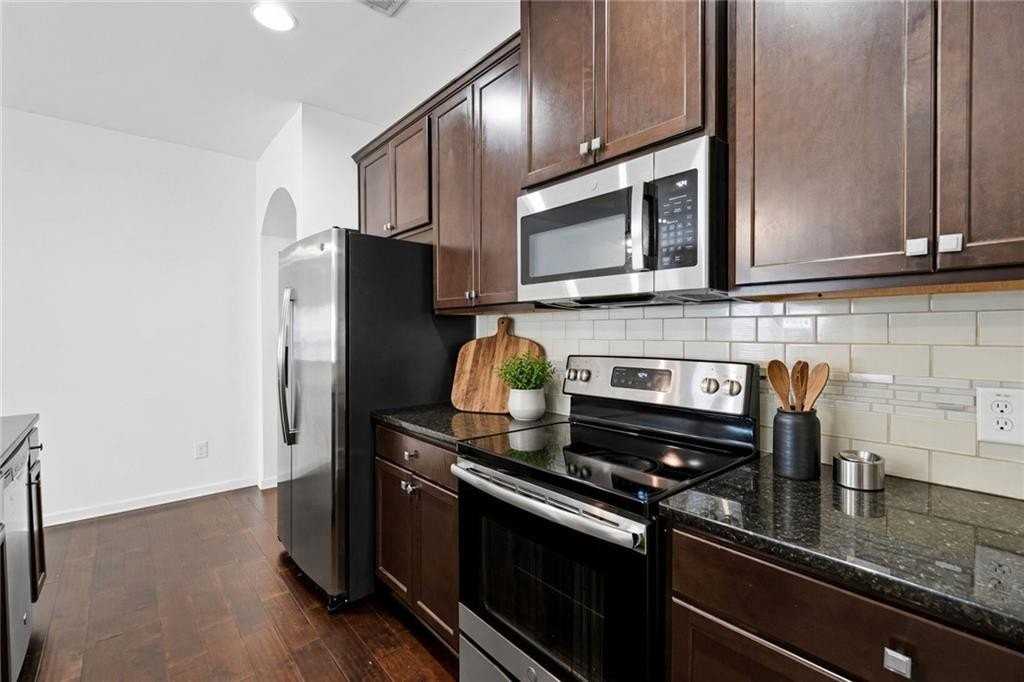 4987 Longview Walk - Photo 4 of 40