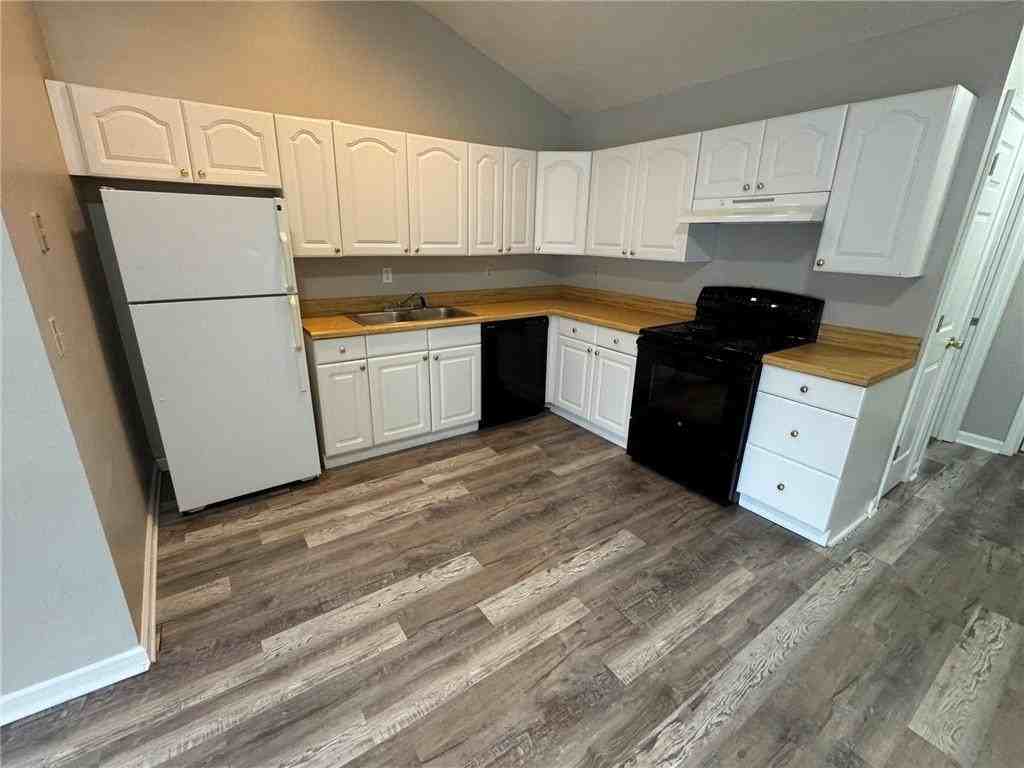 211 Mineral Springs Ct #B - Photo 3 of 8