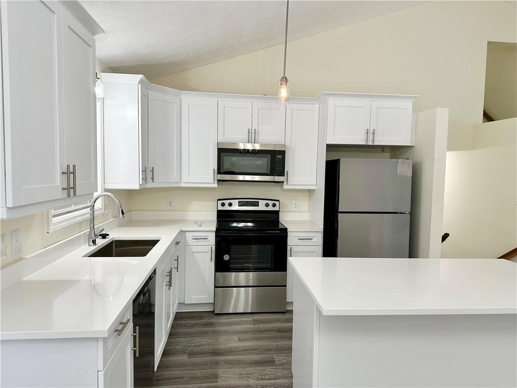 60 Bacchus Dr - Photo 4 of 16