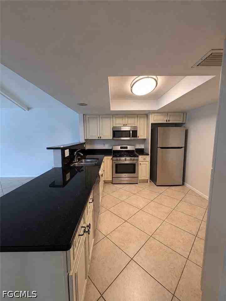 1430 Se 6th Ave - Photo 4 of 15