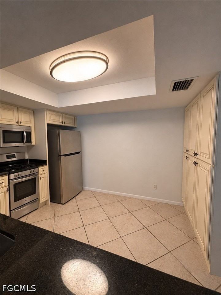1430 Se 6th Ave - Photo 5 of 15
