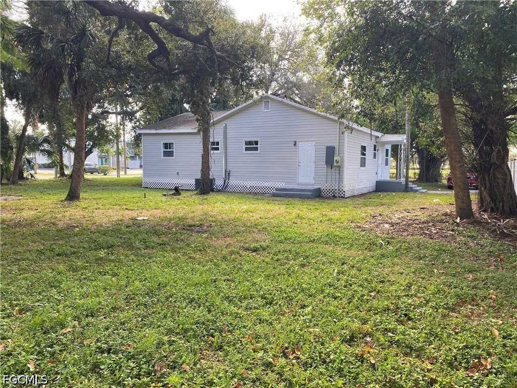 2371 Lafayette St - Photo 4 of 32