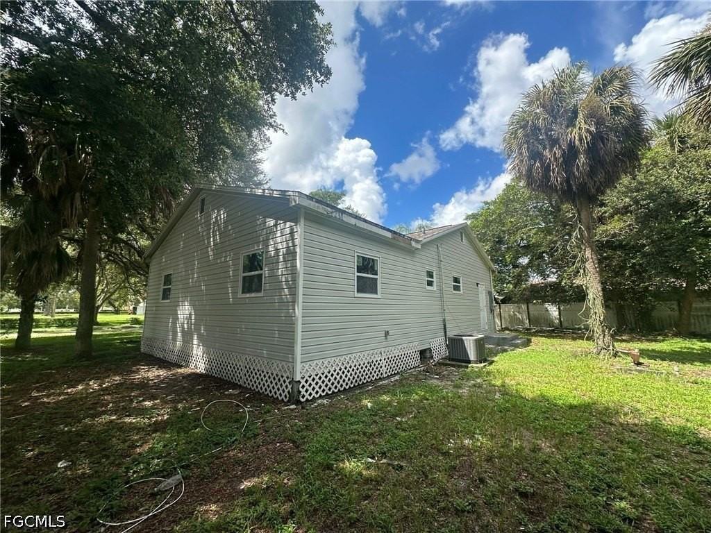 2371 Lafayette St - Photo 5 of 32
