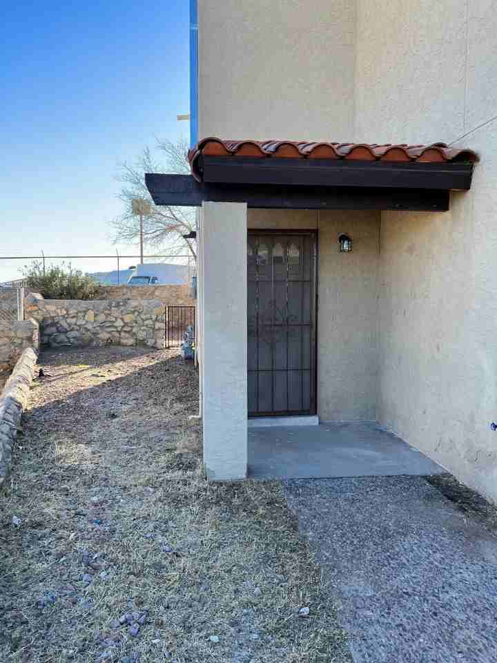 1502 Monte Sanders Ln - Photo 2 of 35
