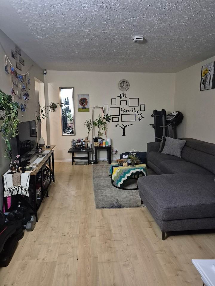 3909 10 Ave Sw - Photo 2 of 12