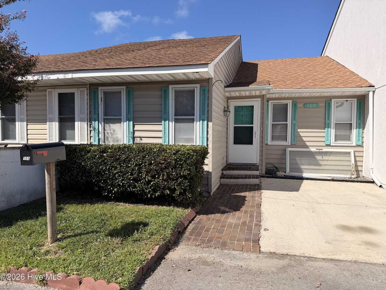 1800 Bay St - Photo 2 of 12