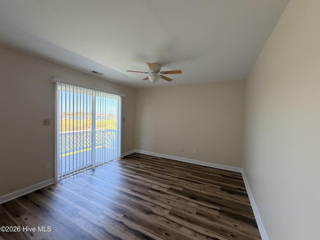 1800 Bay St - Photo 4 of 12