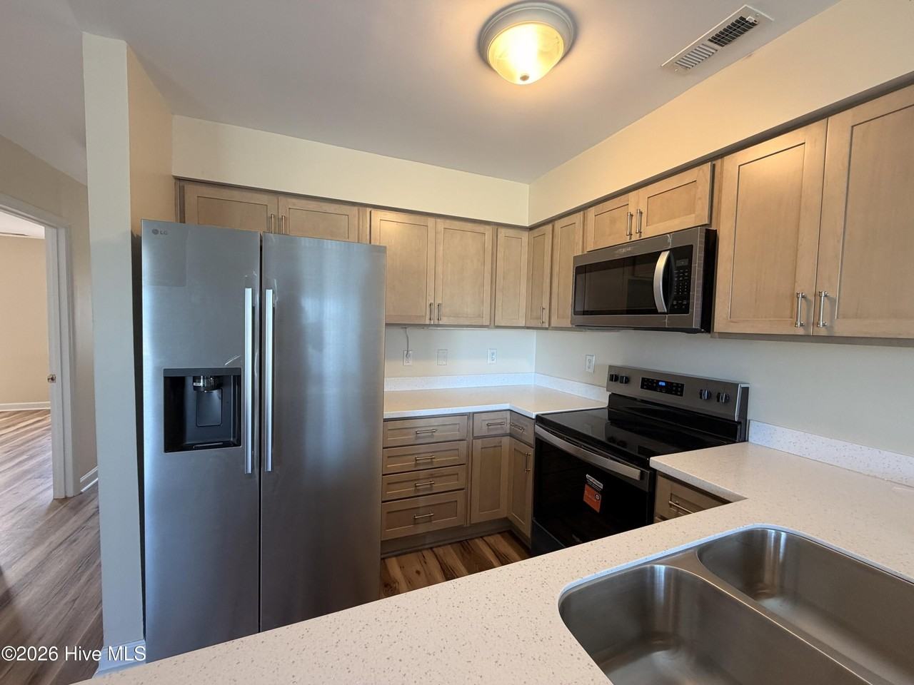 1800 Bay St - Photo 7 of 12