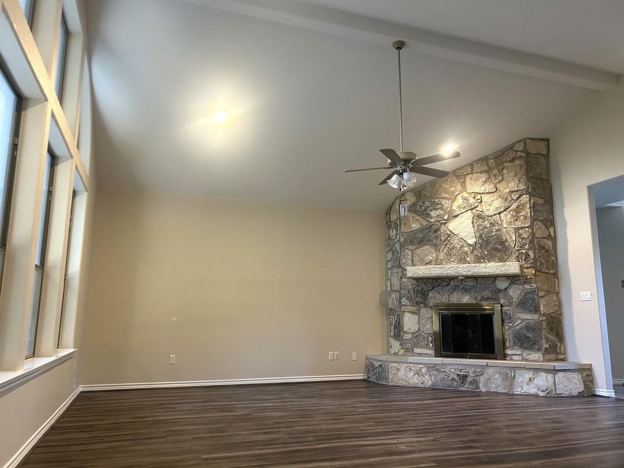 120 Meadowlakes Dr - Photo 2 of 23