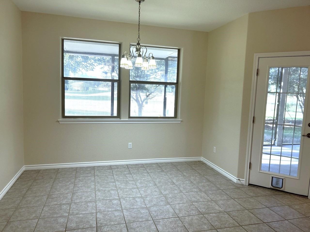 120 Meadowlakes Dr - Photo 6 of 23