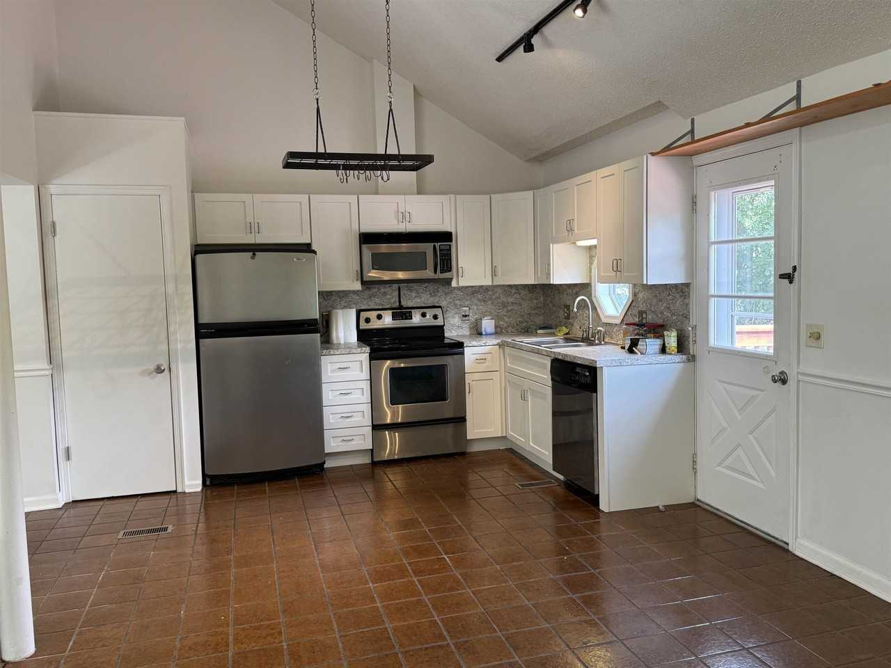 200 Alleghany Dr - Photo 3 of 35