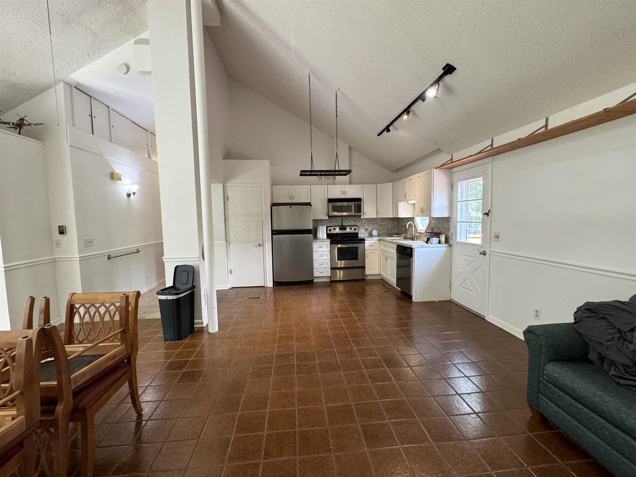 200 Alleghany Dr - Photo 4 of 35