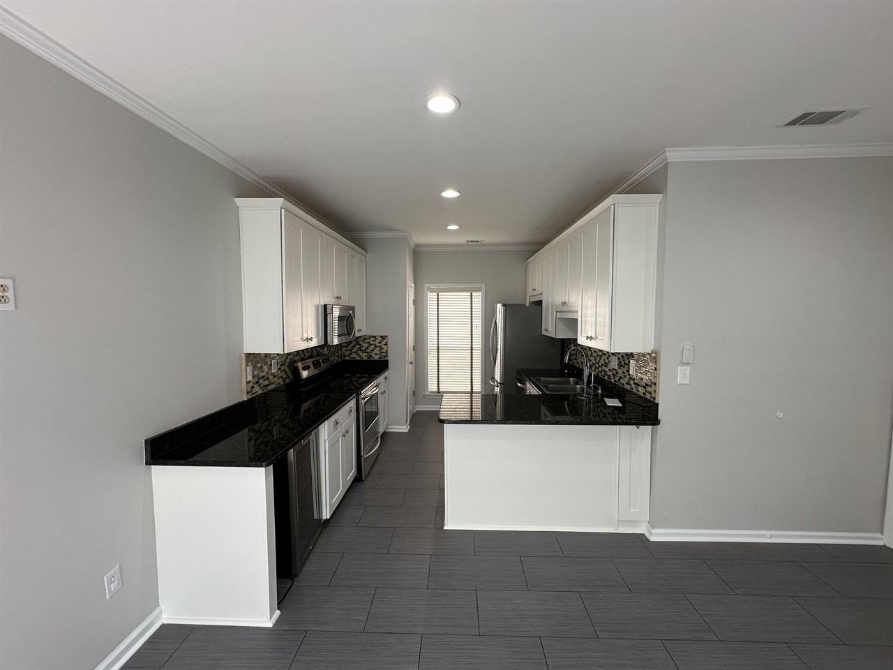 1054 Island Dr - Photo 4 of 16
