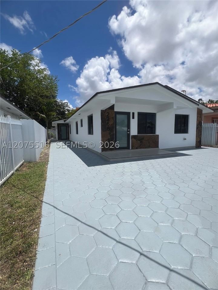 2370 Nw 33rd St #2370 - Photo 3 of 15