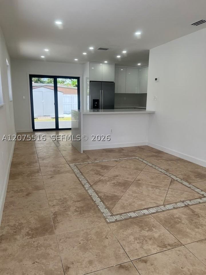 2370 Nw 33rd St #2370 - Photo 4 of 15